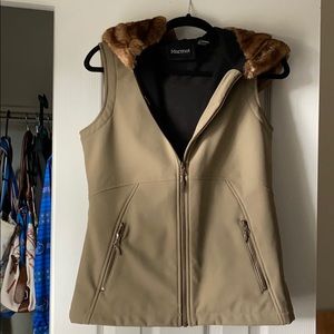 Marmot waterproof vest w super soft faux- fur hoos